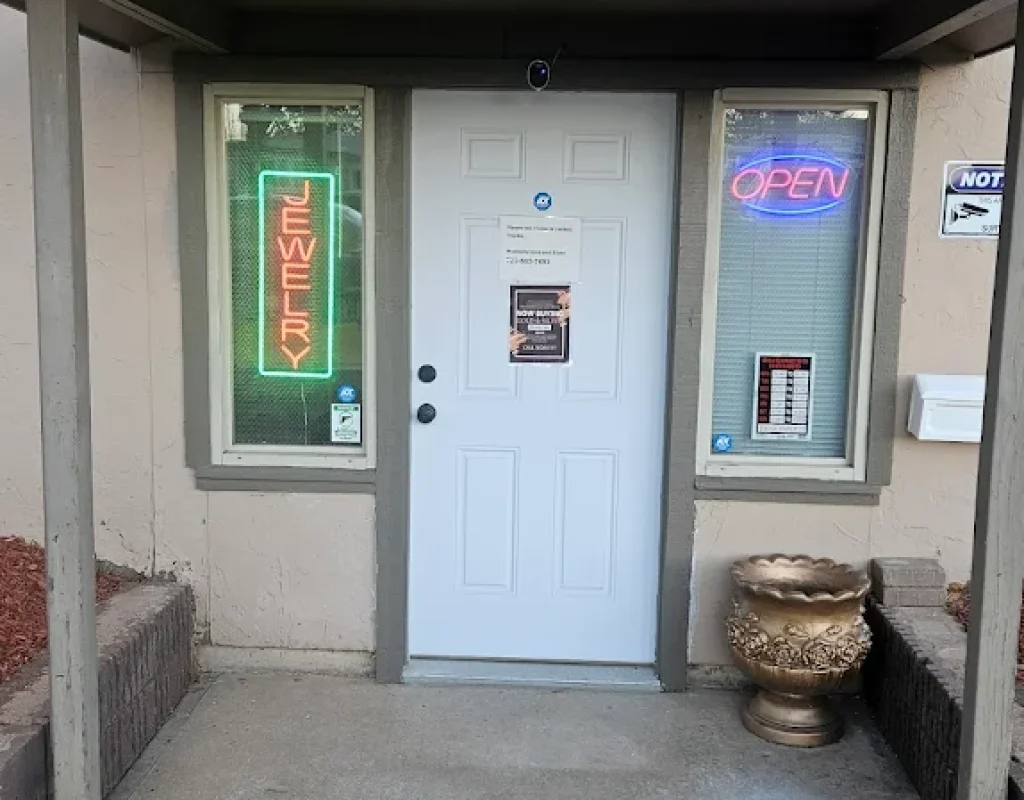 Mustache Gold and Silver - Outside